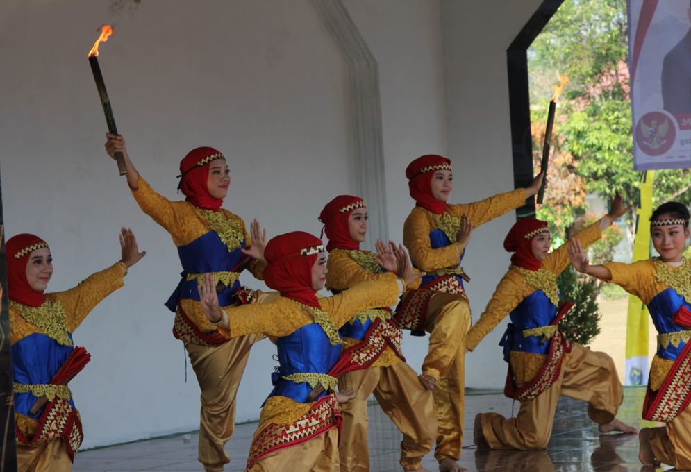 Tari "Muli Gires" Pukau Penonton Jumat Berkesenian di SMAN 1 Tanjung Bintang