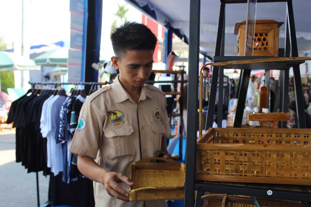 Pertamina SMEXPO Palembang 2024: Hadirkan Produk UMKM Berbahan Bambu dan Eco Print