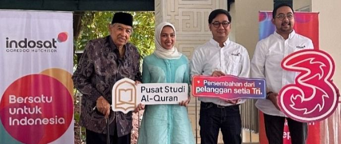 Indosat melalui brand Tri, mendistribusikan paket kuota serta router internet kepada para santri dari ratusan pesantren di berbagai daerah Indonesia