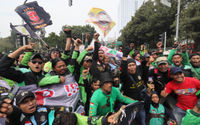 Massa yang tergabung dalam Koalisi Ojol Nasional (KON)melakukan aksi damai dikawasan Jl Medan Merdeka. Mereka menyampaikan sejumlah tuntutan di antaranya meminta pemerintah untuk melegalkan ojek daring dan menuntut revisi serta penambahan Pasal Permenkominfo No 1 Tahun 2012 tentang layanan tarif pos komersial untuk mitra ojek daring dan kurir di Indonesia lebih rinci. Kamis 29 Agustus 2024. Foto : Panji Asmoro/TrenAsia