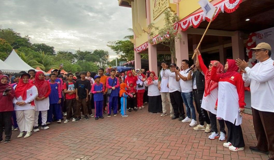 Lepas Jalan Sehat SKB, Wali Kota Balikpapan Beri Motivasi Generasi Muda  