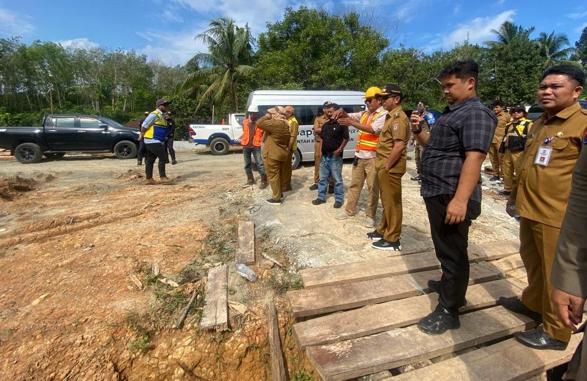 Wali Kota Balikpapan Rahmad Mas’ud saat meninjau Jalan Mukmin Faisal pada Selasa 3 September 2024