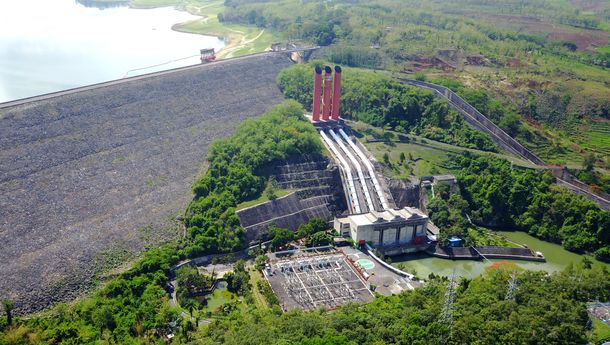 Kembangkan PLTS Terapung,  Nusantara Power  Optimalkan Produksi Energi Bersih dari Waduk Karangkates