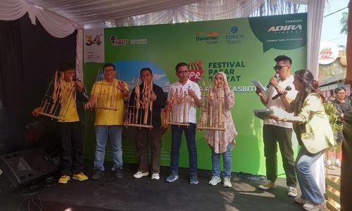 Pembukaan Festival Pasar Rakyat 2024 yang diselenggarakan Adira Finance Syariah, Danamon Syariah, dan Zurich Syariah di Pasar Rangkasbitung, Lebak, Sabtu, 7 September 2024.