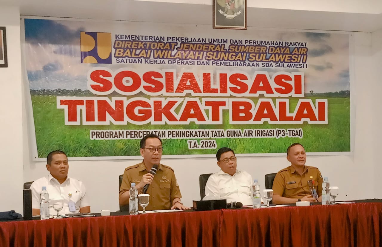 Wali Kota Tomohon Caroll J.A Senduk saat menyampaikan sambutannya pada kegiatan Sosialisasi Tingkat Balai yang digelar oleh Dirjen Sumber Daya Air Balai Wilayah Sungai Sulawesi I Kementerian PUPR RI. (Foto: Jor)