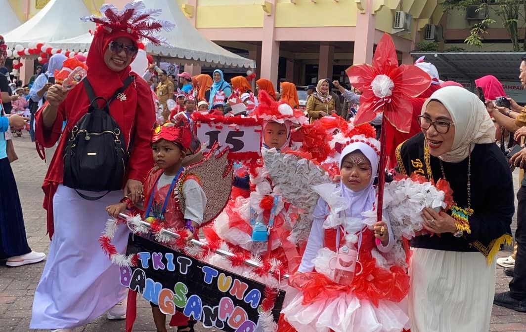 Ribuan Anak Meriahkan Karnaval IGTKI dan PGRI Balikpapan