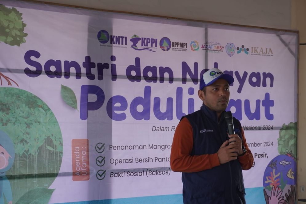 Santri dan Nelayan Bergerak bersama Tanam Mangrove