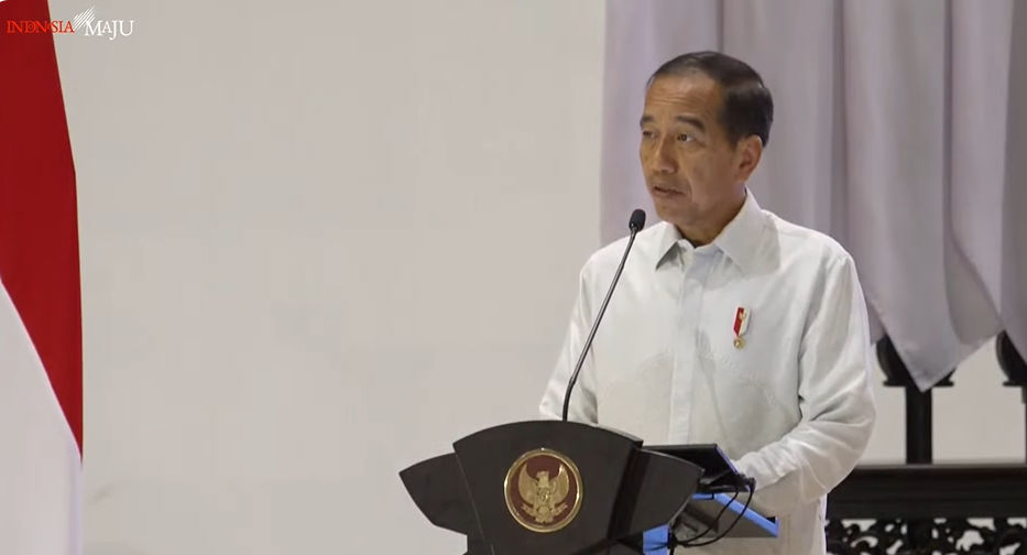 Selain Sidang Kabinet Paripurna Jokowi memberikan seluruh perwira TNI/Polri sebanyak 1094 orang.