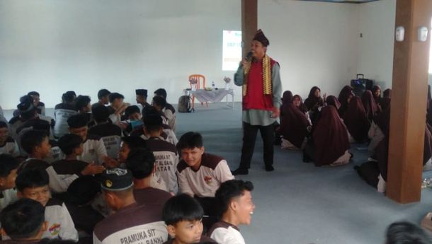 Jarwo Songha Tampilkan Sastra Lisan Lampung “Pisaan” dalam Acara Maulid Nabi