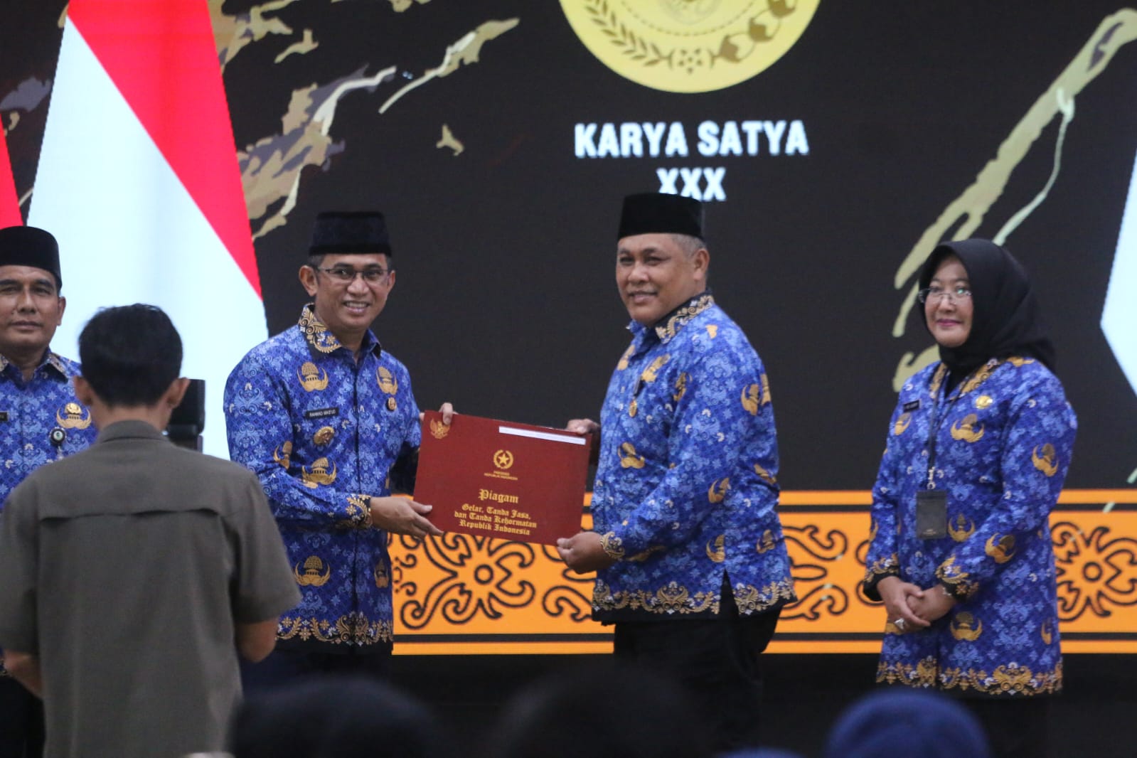 Ratusan PNS Pemkot Balikpapan Terima Penganugerahan Satyalancana Karya Satya