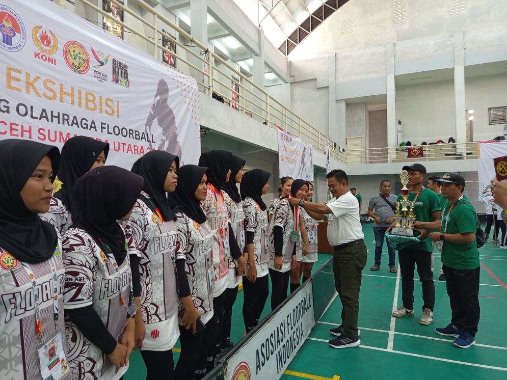 Tim Putri Sumsel Raih Juara 2 di Ekshibisi Floorball PON XXI Aceh-Sumut 2024