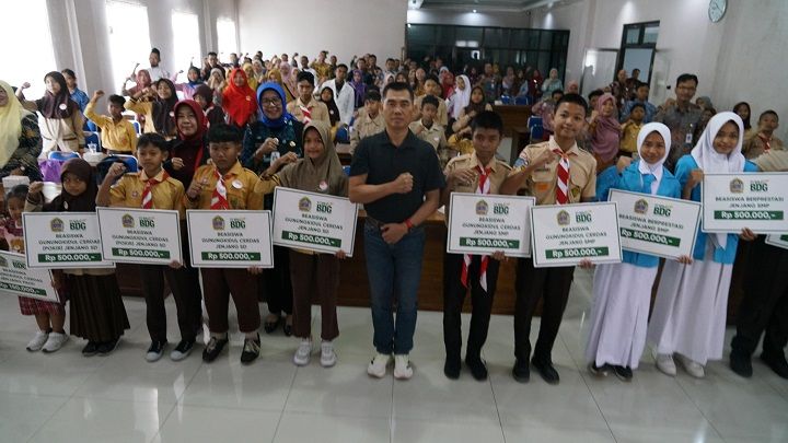 858 Siswa Terima Beasiswa Berprestasi dan Gunungkidul Cerdas 