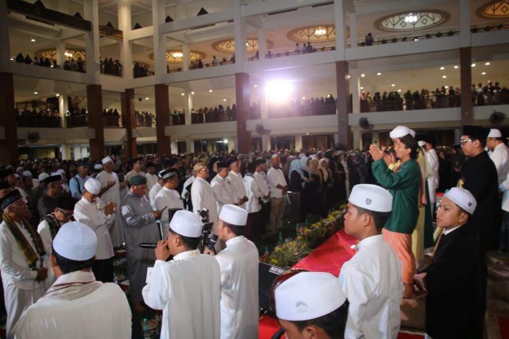 Ribuan Warga Balikpapan Ikuti Maulid Nabi Muhammad SAW, Teladani Akhlak Rasul dalam Kehidupan Sehari-Hari