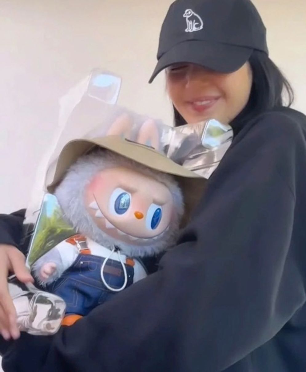 Menguak Alasan Gen Z Lebih Suka Koleksi Boneka Blind Box Ketimbang Nabung Beli Rumah
