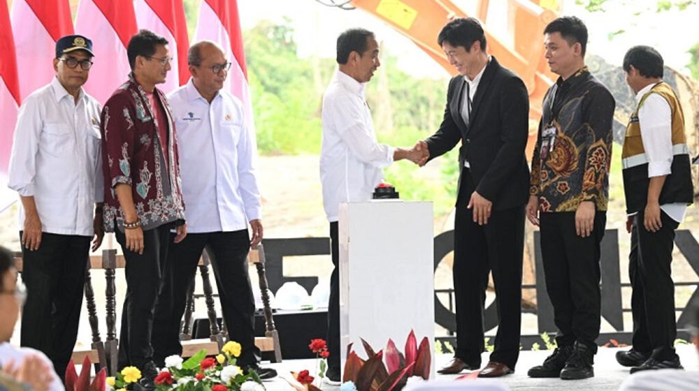 Presiden Joko Widodo (Jokowi) melakukan peletakan batu pertama (groundbreaking) pembangunan Delonix Nusantara, di Ibu Kota Nusantara, Kalimantan Timur, Rabu (25/09/2024).