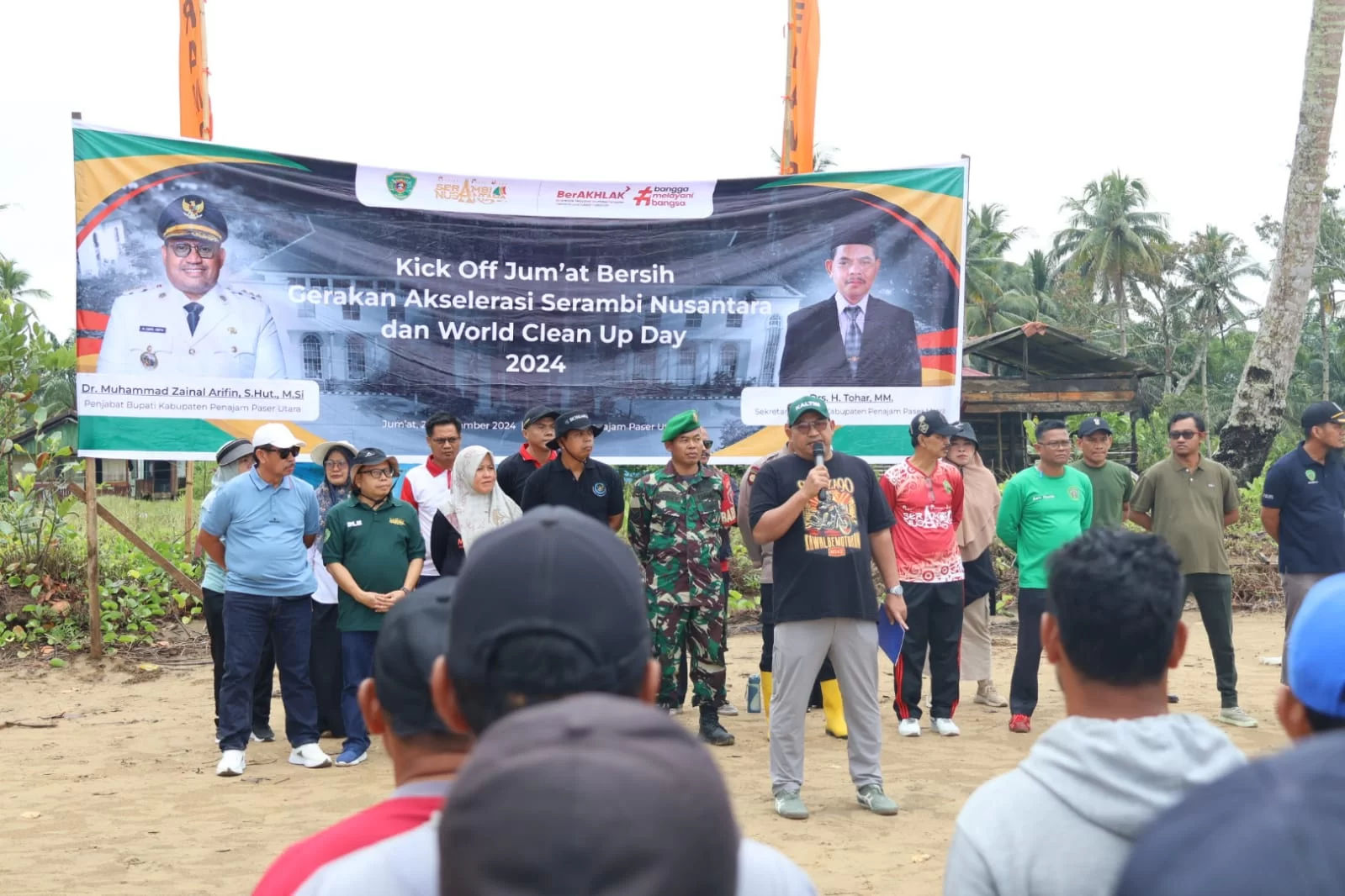 Program Jumat Bersih, Pj Bupati PPU Ajak Masyarakat Jaga Kebersihan Lingkungan