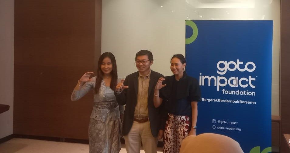 Olivia Padang perwakilan dari konsorsium terpilih di CCE 2.0, CEO Instellar Romy Cahyadi , dan Ketua GoTo Impact Foundation Monica Oudang dalam konferensi pers GIF Innovation Day 2024 di Jakarta, Selasa, 1 Oktober 2024.