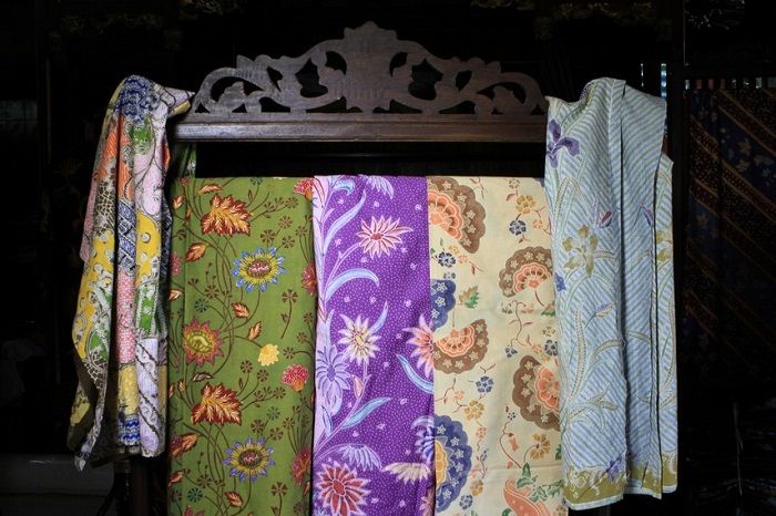 Aneka motif batik Pekalongan.