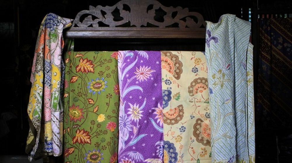 Aneka motif batik Pekalongan.