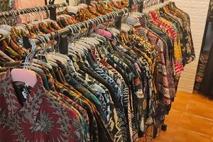 Pusat batik Blok M Square.