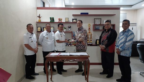 Optimalisasi Pemulihan Aset, KPK Serahkan Kendaraan Dinas kepada Pemkab Lampung Selatan