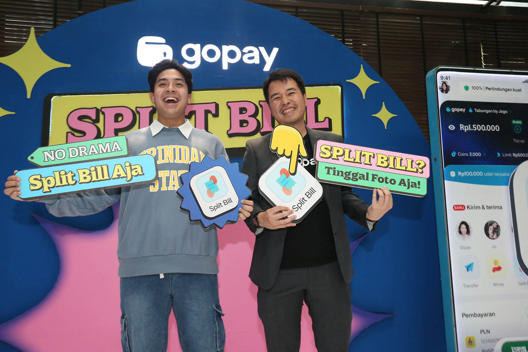 Head of GoPay Wallet Kelvin Timotius berbincang bersama Jerome Polin dalam acara peluncuran inovsi fitur Split Bill pada aplikasi GoPay, di Jakarta, Kamis 3 Oktober 2024. Foto : Panji Asmoro/TrenAsia