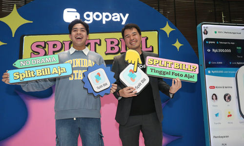 Head of GoPay Wallet Kelvin Timotius berbincang bersama Jerome Polin dalam acara peluncuran inovsi fitur Split Bill pada aplikasi GoPay, di Jakarta, Kamis 3 Oktober 2024. Foto : Panji Asmoro/TrenAsia