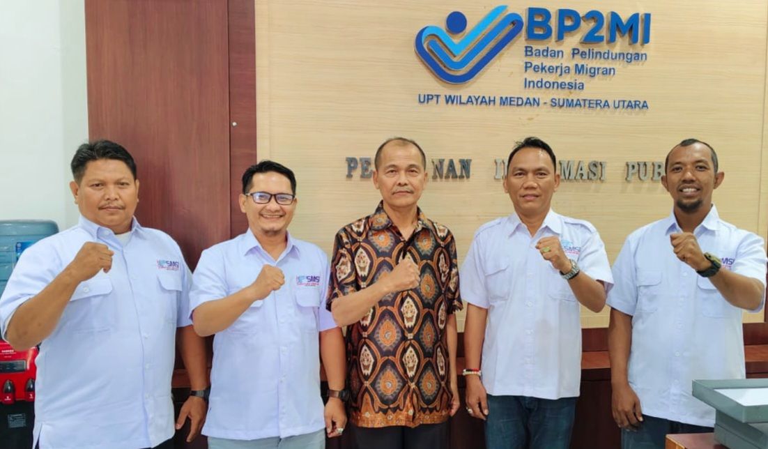 
Kasubbag TU BP3MI Sumut Rudolf Simanjuntak menerima audiensi calon pengurus SMSI Kota Medan