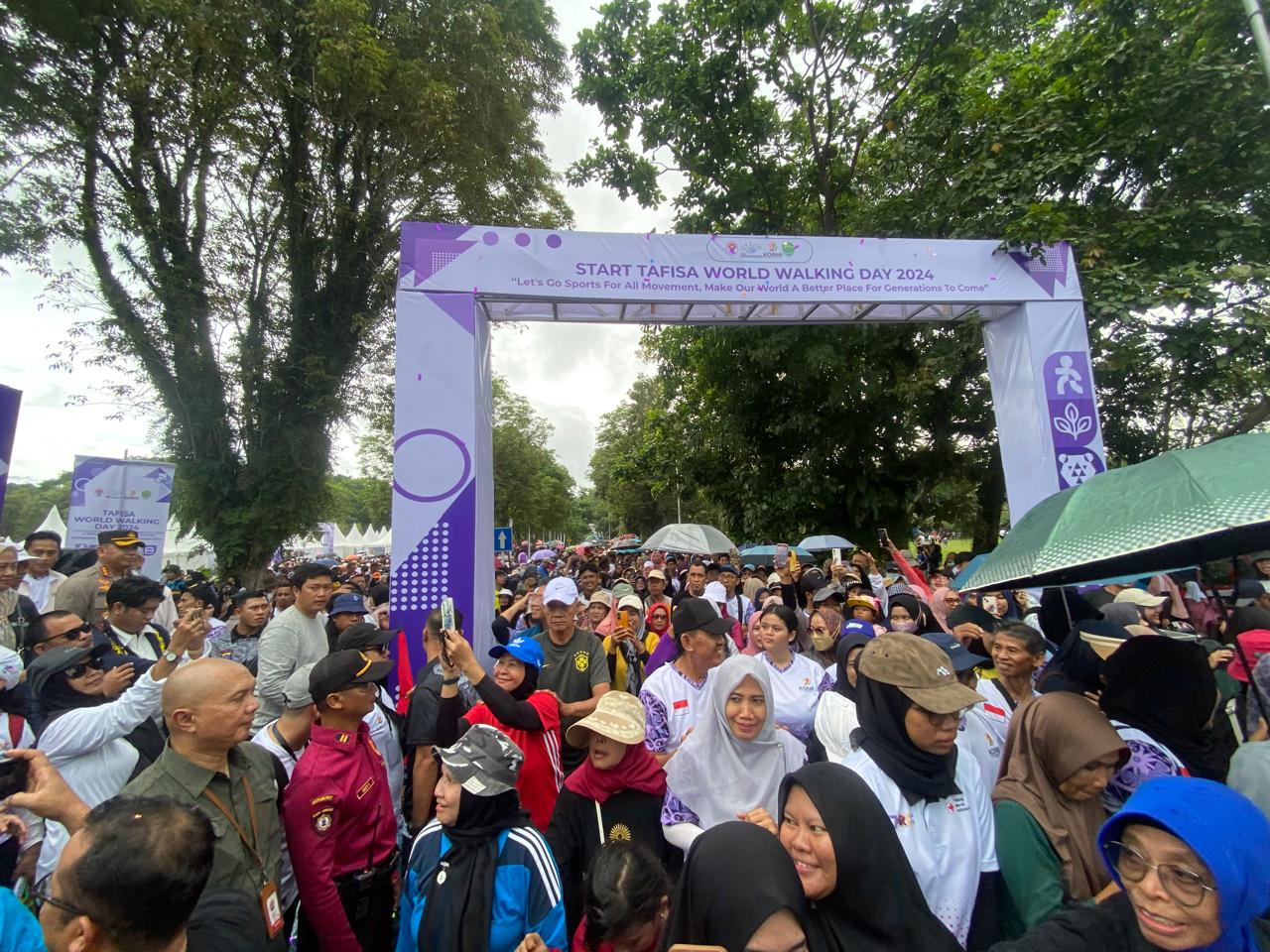 15 Ribu Peserta Meriahkan World Walking Day 2024 di Balikpapan