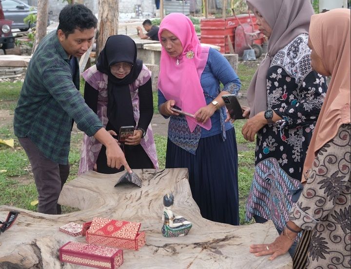 Bantu Tingkatkan Perekonomian, Tim PkM UNY Latih Masyarakat Bantul dan Kulon Progo