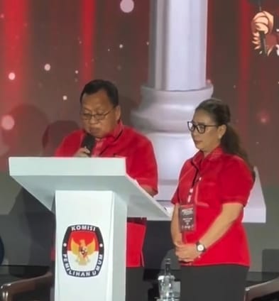 Pasangan calon Bupati dan Wakil Bupati, Robby Dondokambey-Vanda sarundajang dalam debat publik pertam.