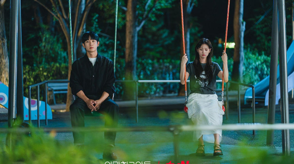 Jung So-min dan Jung Hae-in di drakor Love Next Door.