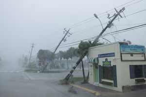 Ilustrasi badai milton.