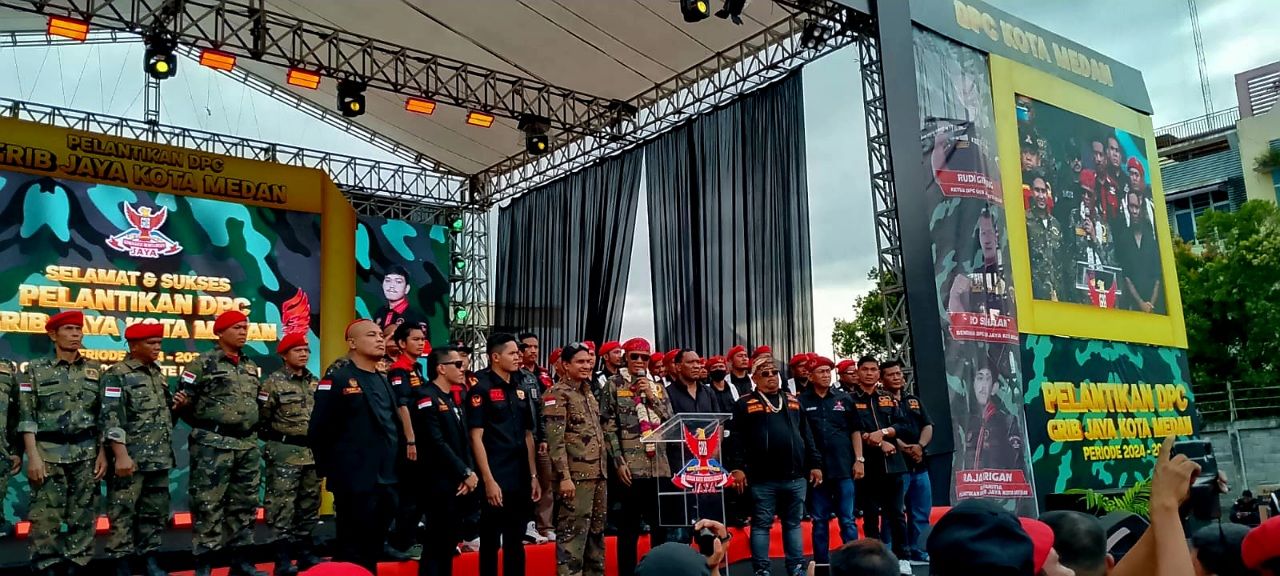 Ketua Umum GRIB Jaya Hercules Rosario Marshal menghadiri pelantikan DPC GRIB Jaya Kota Medan di parkiran Lotte Grosir Medan
