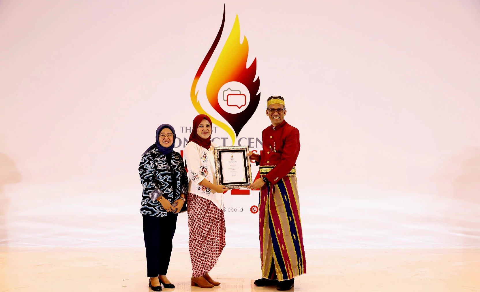 KAI Bandara meraih penghargaan The Best People Development di acara The Best Contact Center Indonesia 2024