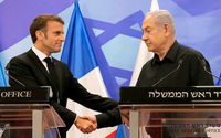 Presiden Prancis, Emmanuel Macron, dan PM Israel Benjamin Netanyahu