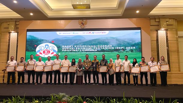 BPS Lampung Beri Penghargaan Penyelenggaraan Statistik Sektoral 2024 kepada Para Wali Data