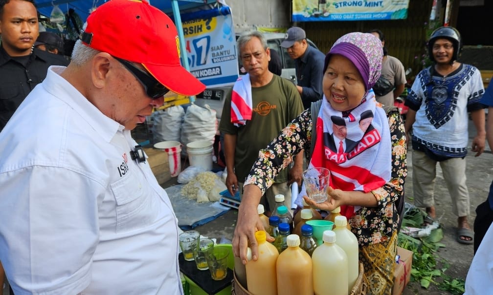 Cagub Kaltim 2024 Isran Noor beli jamu gendong.