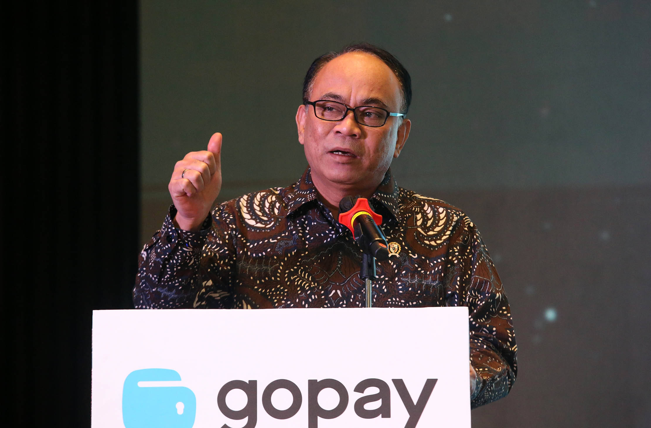 Menteri Komunikasi dan Informatika Republik Indonesia Budi Arie Setiadi, saat memberikan paparan dalam acara Diskusi Publik Perangi Judi Online, Wujudkan Ekosistem Keuangan Digital yang Aman “Judi Pasti Rugi”, yang digelar oleh GoPay di Jakarta, Kamis 17 Oktober 2024. Foto : Panji Asmoro/TrenAsia