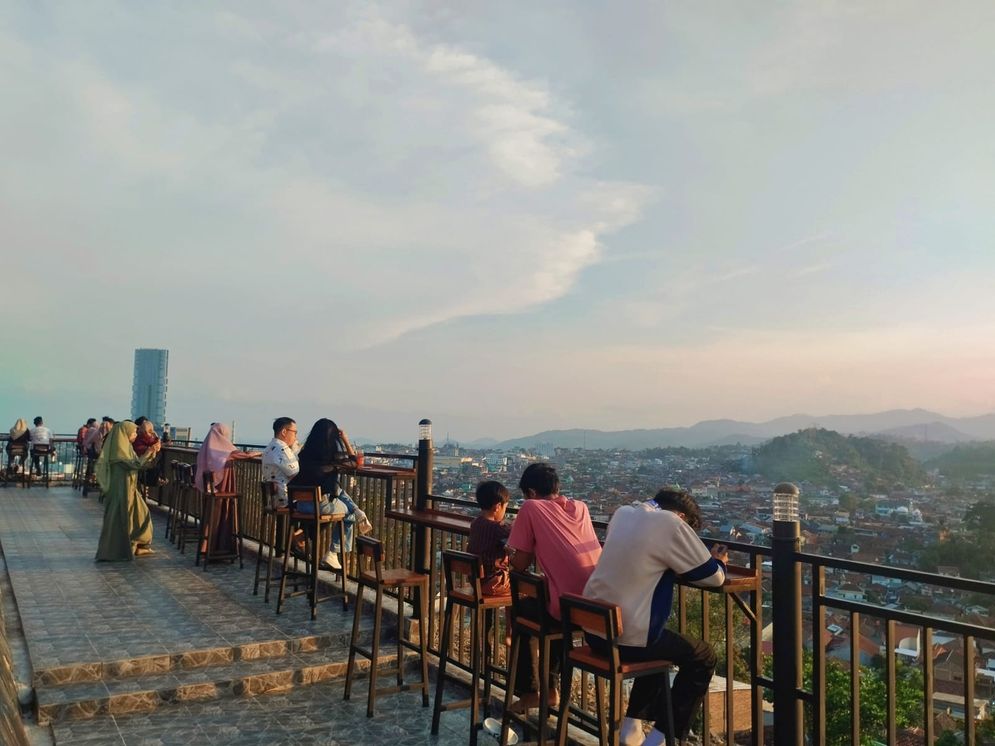 Paray Hills Kafe & Resto, Nikmati Pemandangan Kota Bandar Lampung di Puncak Bukit Sindy