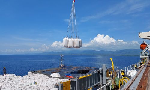 Aktivitas Bongkar Muat di Pelabuhan Lalape Sumbang Rp700-800 Juta Per Bulan