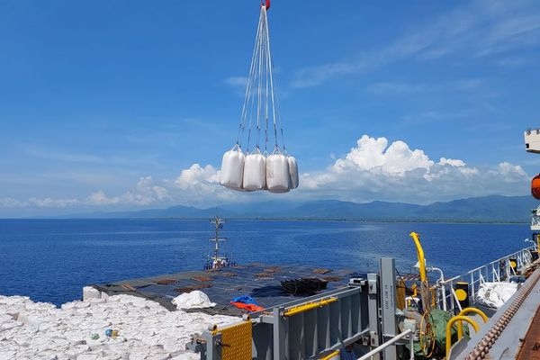 Aktivitas Bongkar Muat di Pelabuhan Lalape Sumbang Rp700-800 Juta Per Bulan