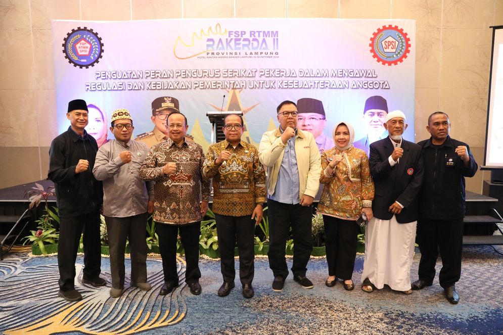 Rapat Kerja Daerah (Rakerda) II Federasi Serikat Pekerja Rokok Tembakau Makanan Minuman (FSP RTMM) Serikat Pekerja Seluruh Indonesia (SPSI) Provinsi Lampung tahun 2024 di Ballroom Hotel Santika Premiere, Bandar Lampung, Jumat (18/10/2024).