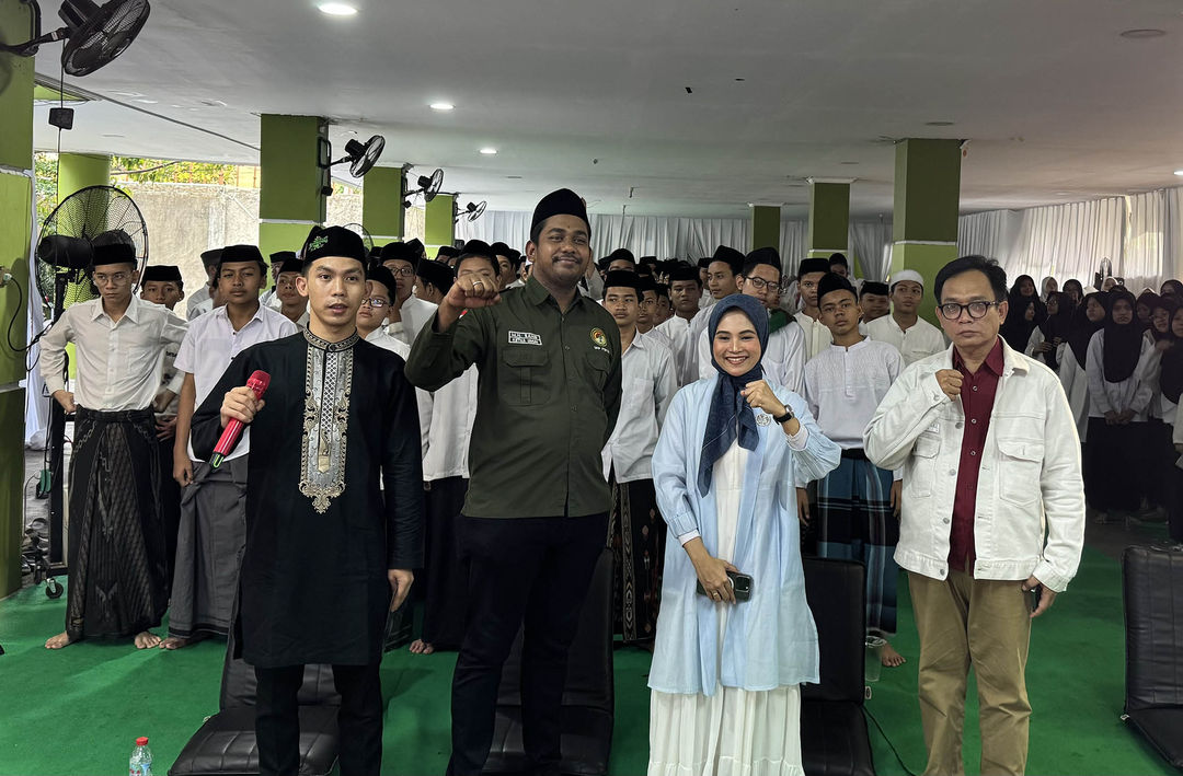 Kegiatan Talkshow Literasi Digital dalam rangka Peringatan Hari Santri Nasional Tahun 2024 dengan tema “Santri Berdaya
 Nusantara Berdigdaya Indonesia Maju" yang berlangsung di Pondok Pesantren Miftahul Ulum Addiniyah, Jakarta Selatan. Foto : Panji Asmoro/TrenAsia