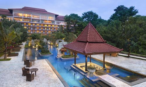Tamansari_Water_Castle_Swimming_Pool(1).jpg
