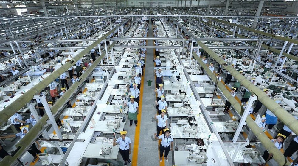 Suasana aktivitas di salah satu pabrik PT Sri Rejeki Isman Tbk (Sritex), perusahaan tekstil yang diputus pailit karena kesulitan keuangan.