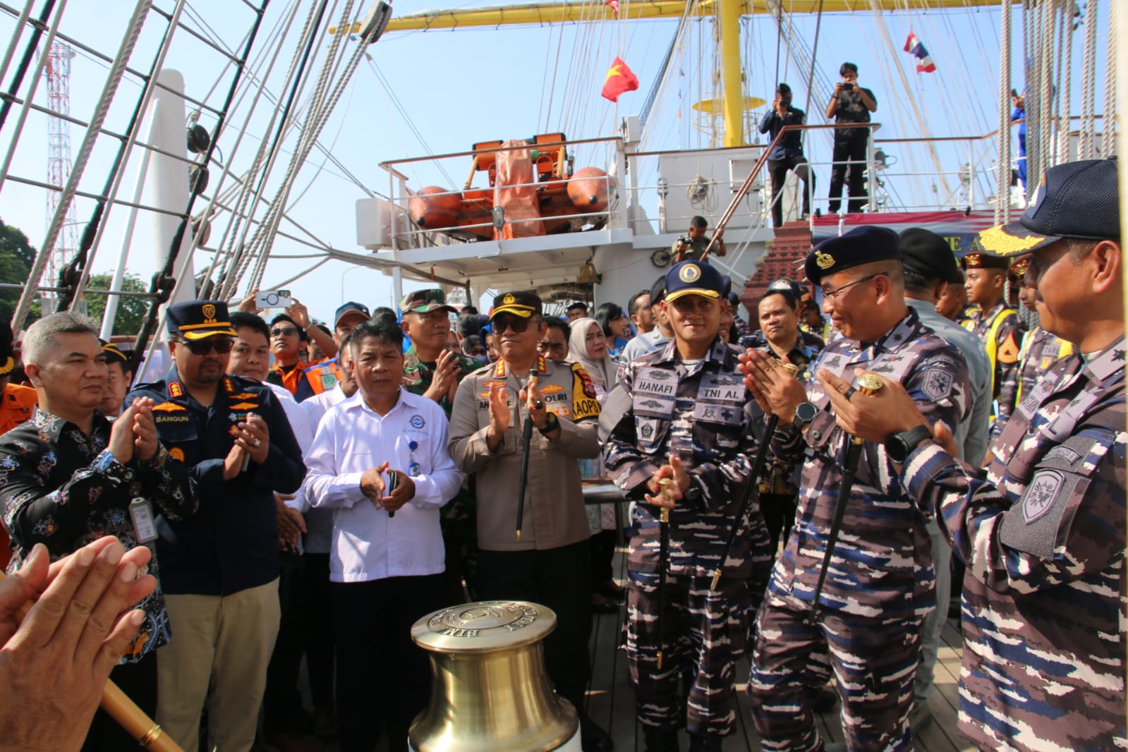 Pelabuhan Semayang Balikpapan Tempat Pertama Persinggahan Dalam Negeri KRI Bima Suci