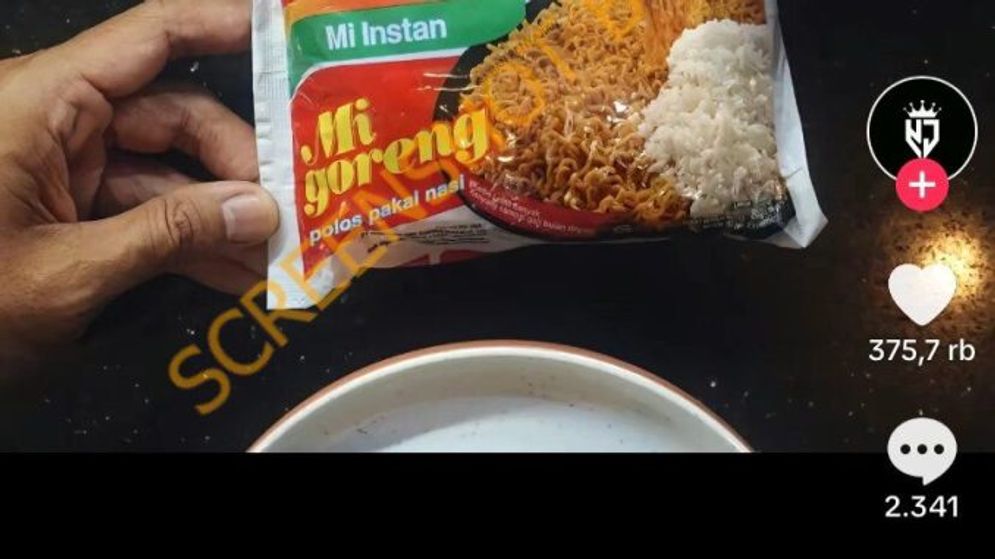 Hoaks: Produk Indomie Sepaket dengan Beras