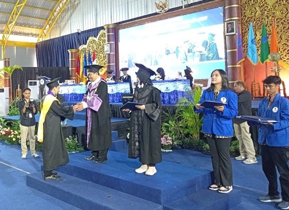 25102024-UMBY wisuda.jpg