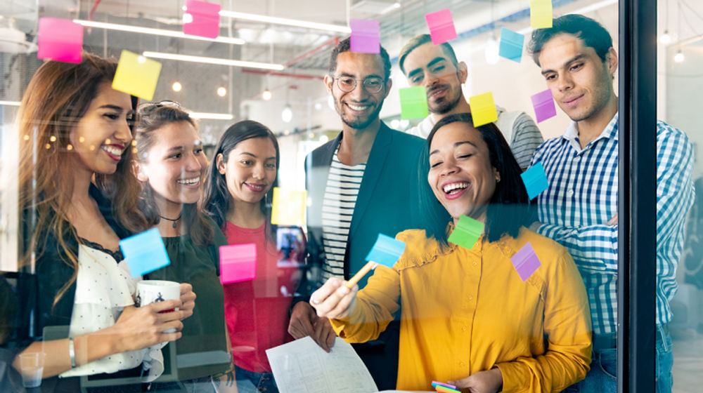 Ilustrasi Generasi Milenial dan Generasi Z di Tempat Kerja.